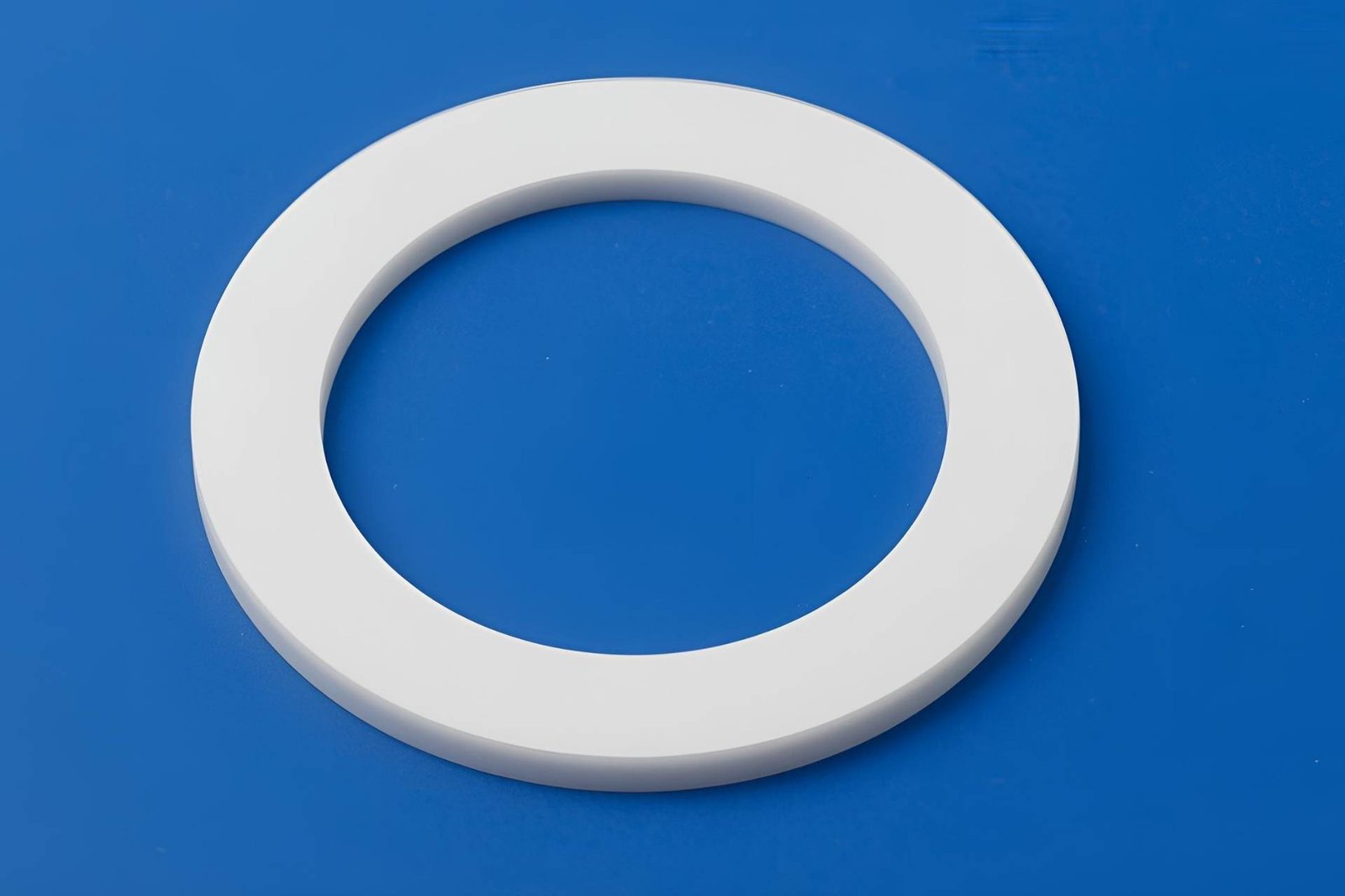 A PTFE flat washer is a uniform, ring‑shaped part cut or molded from polytetrafluoroethylene. It spreads clamp load, isolates dissimilar metals, provides a chemically inert face, or creates a low‑friction interface in bolted joints and light bearing points. The appeal is predictable: near‑universal chemical resistance and extremely low surface energy, paired with a service window from cryogenic to 260 °C continuous.